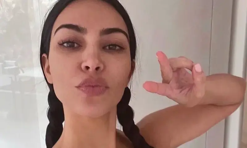 Kim Kardashian a botoks: Jak wpływa na jej karierę i wygląd?