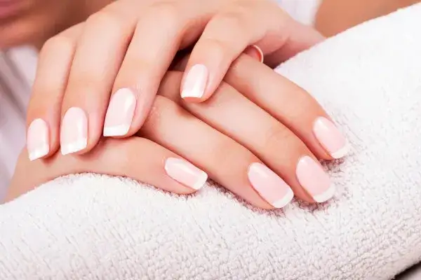 Zdjęcie Samemu french manicure jak zrobić – proste kroki do idealnych paznokci